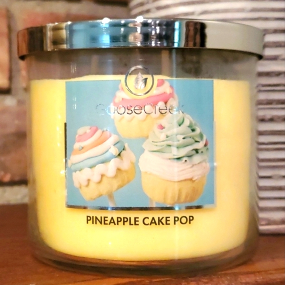 Goose Creek Soy Candle 14.5 oz Pinneapple Cake Pop